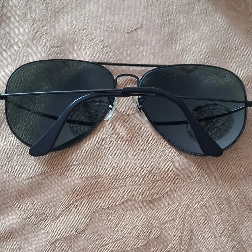Vintage Ray-Ban Aviator Sunglasses - Black Frame with Dark Lenses - Picture 5 of 10
